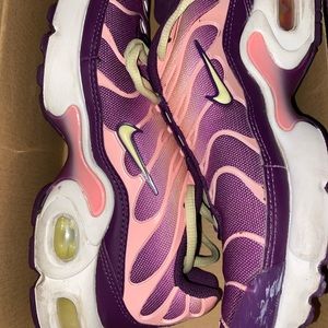 Pink and purple air max’s good shoe